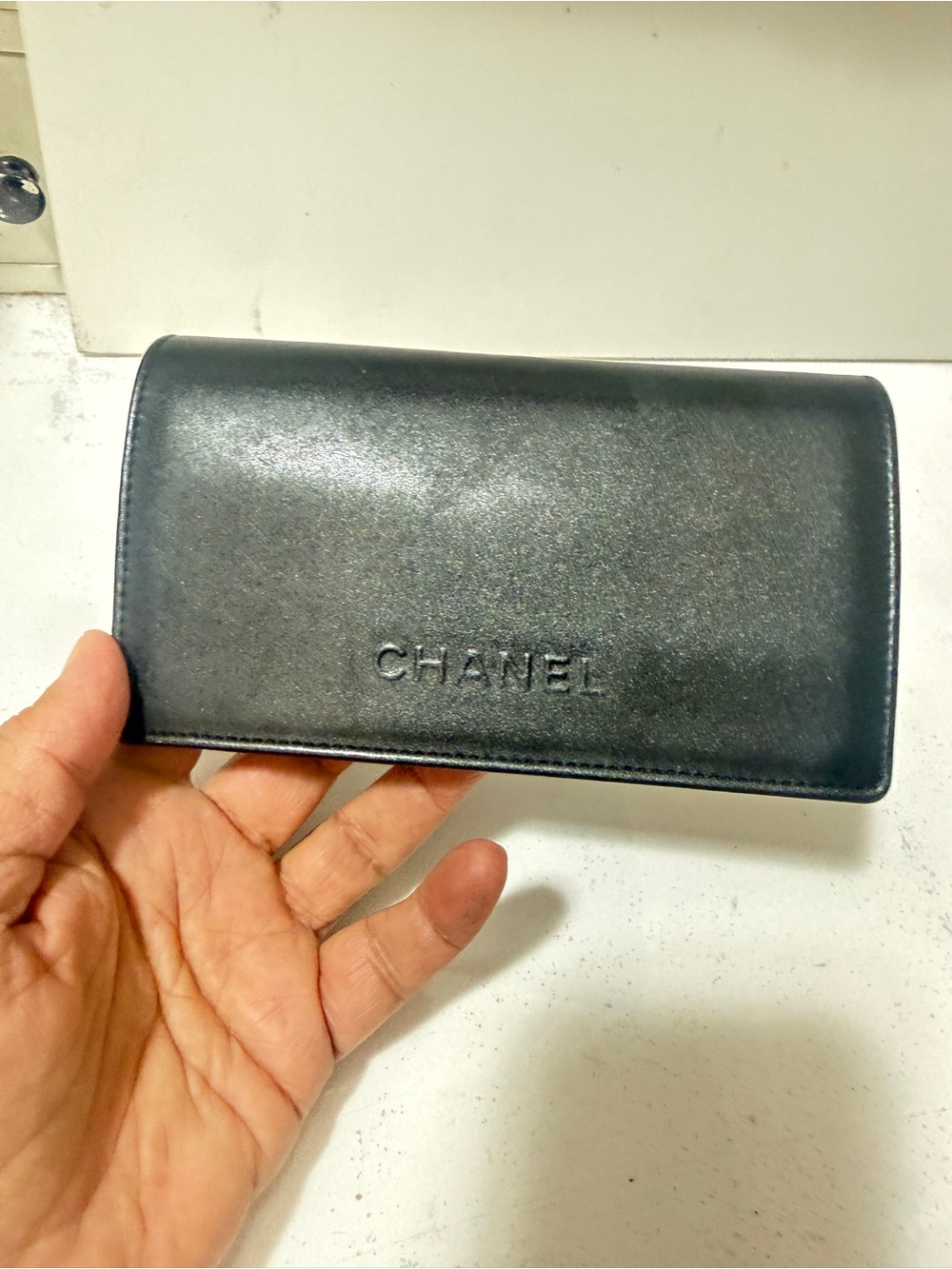 CHANEL Black Leather sunglasses case with Embossed Logo - Picture 11 of 11